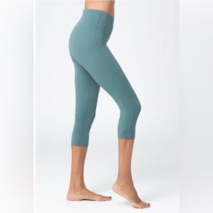 NWT Vie Active Rebecca 3/4